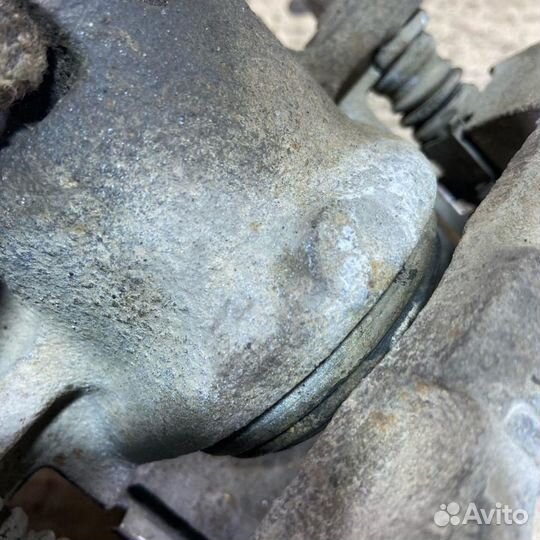 Суппорт передний левый Toyota Passo (KGC10) 2006-2