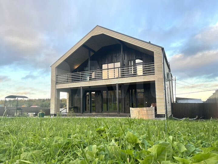 Коттедж 323 м² на участке 15 сот.