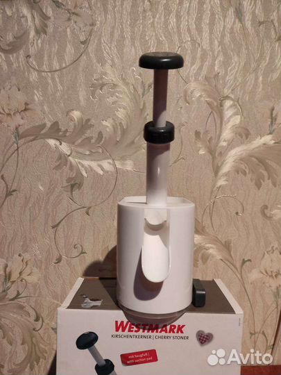 Прибор для удаления косточек из вишен