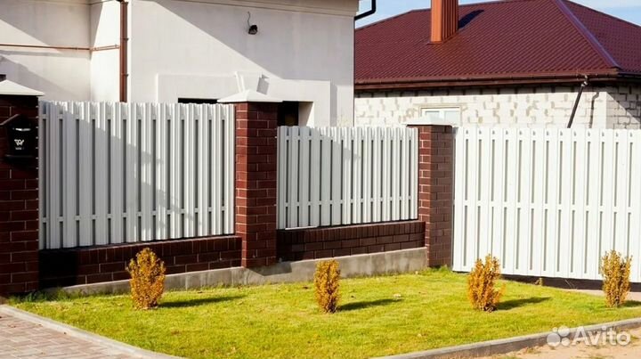 Забор из евроштакетника цена качественно