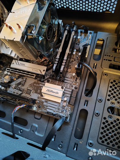 Продам i3-10105f+b560m+16gb ddr4