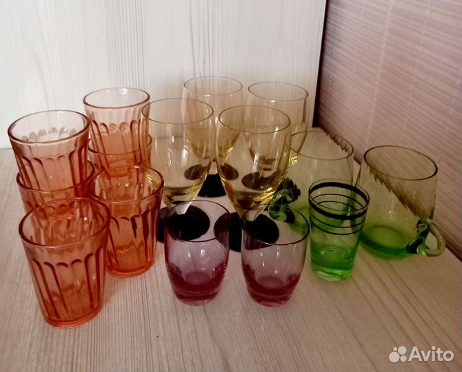 Бокалы и рюмки из цветного стекла