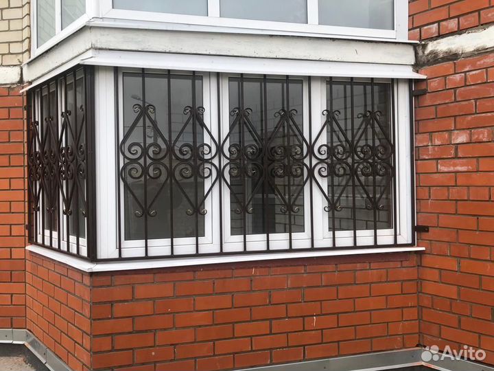 Кованые решетки на окна с узорами 