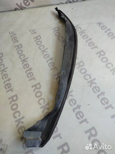 Пыльник двери передний правый Nissan Fuga 2006