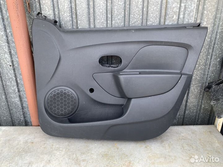 Обшивка двери перед. Renault Logan 2
