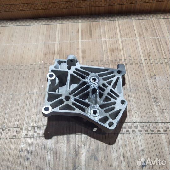 Кронштейн генератора Nissan Almera H16 1.6 2000