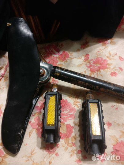 Педали, сиденье и ножка для велосипеда