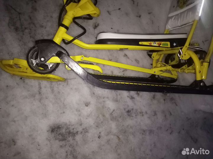 Детский снегокат с колесами