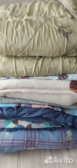 Одеяла, подушки, пледы, покрывала Б/У