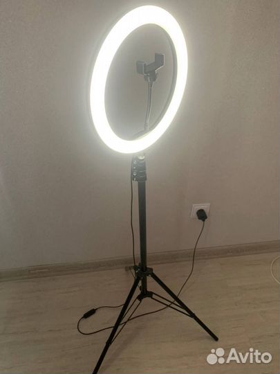 Кольцевая лампа 30 см