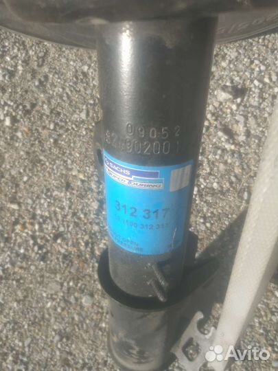 Стойка амортизатора передняя