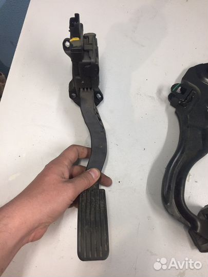 Педаль peugeot 308