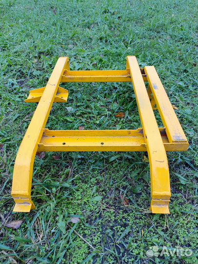 Подрамник раздаточной коробки на Ниву