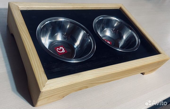 Подставка с мисками для небольших собак и кошек