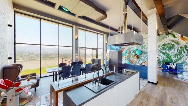 Дом 760 м² на участке 10 сот.