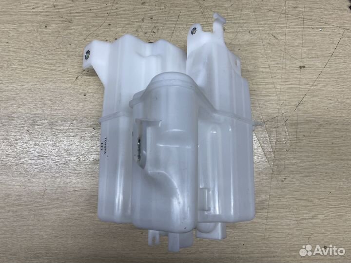 Бачок омывателя Toyota Rav4 XA50