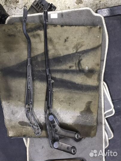 Поводки стеклоочистителя на Mercedes w220