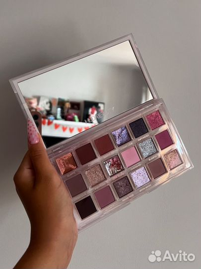 Палетка теней Huda Beauty Rose Quartz