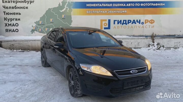 Фонарь задний внутренний левый Ford Mondeo (BD) 1744244