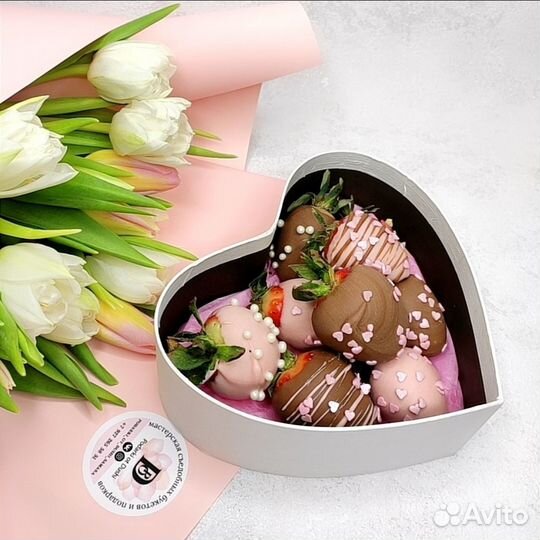 Подарочный набор Клубника в шоколаде + цветы