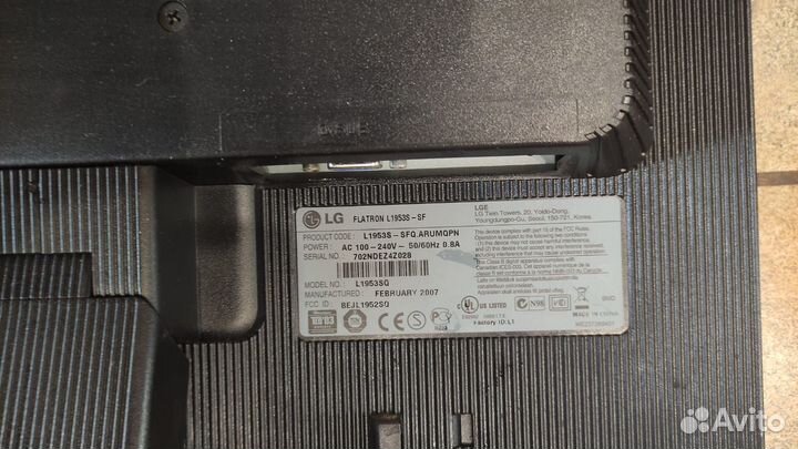 Мониторы LG 17 и 19 дюймов в рабочем состояние