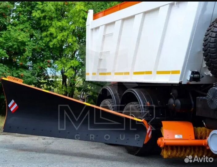 Комбинированная дорожная машина на базе самосвала