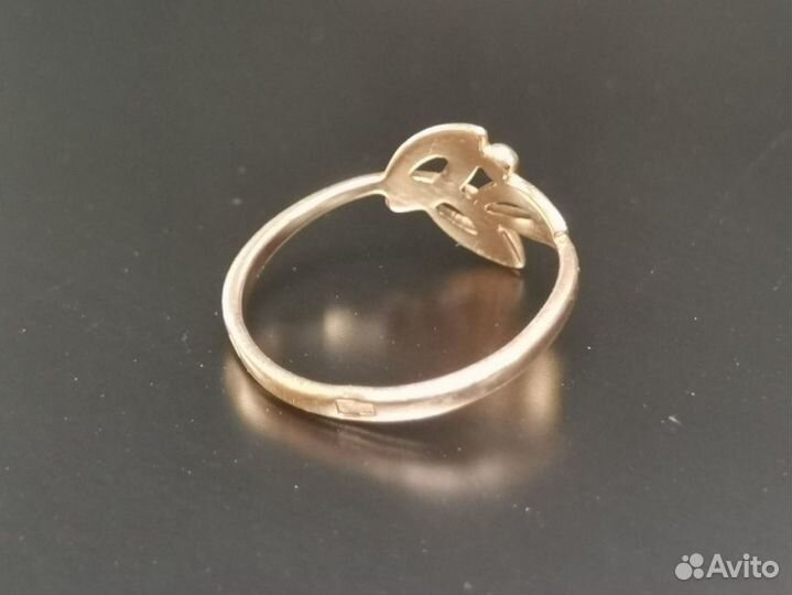 Золотое кольцо 585 пробы массой 1.11 грамма (Р15,5