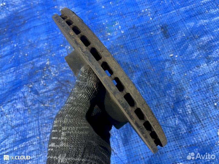 Тормозной диск на mazda demio DW3W ZJ