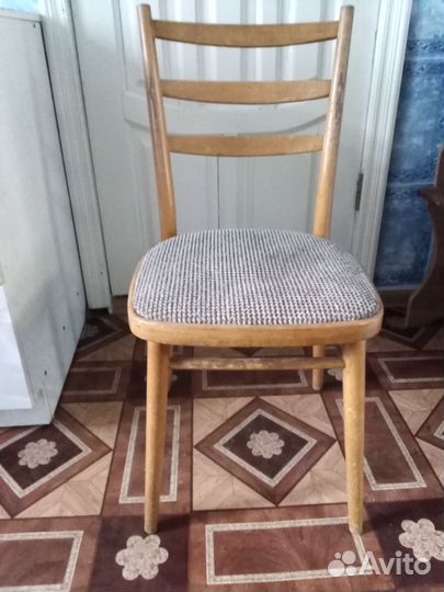 Кухонный стол и стулья