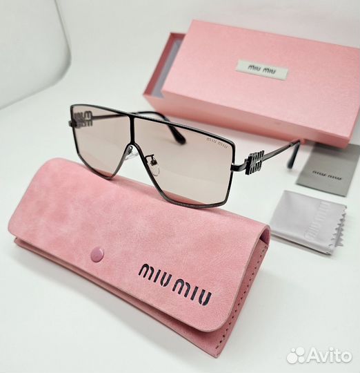 Солнцезащитные очки Miu Miu