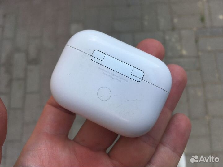 AirPods Pro 2 кейс с разъёмом lightning (2022)