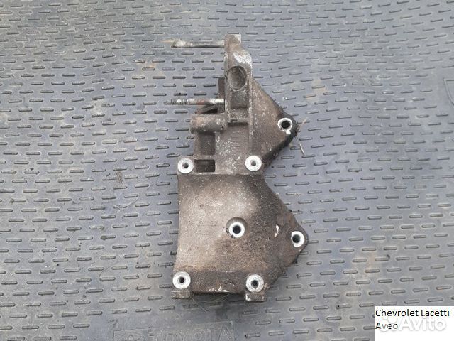 Кронштейн Chevrolet Lacetti Aveo T200 Т250