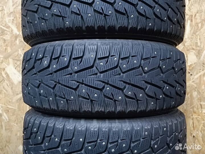 Yokohama Ice Guard Stud IG55 215/50 R17