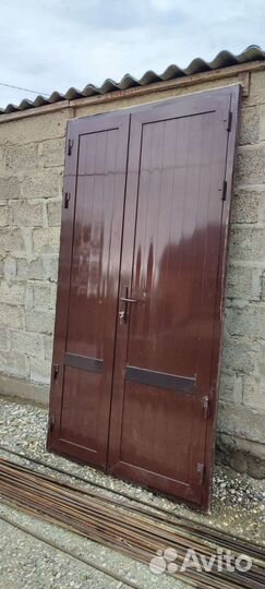 Двухстворчатые входные жел. двери