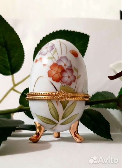 Шкатулка декоративная яйцо на ножках