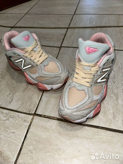 Кроссовки женские