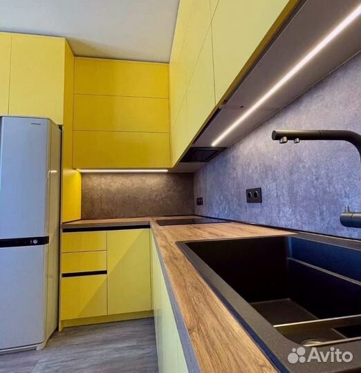 Кухня в потолок на заказ