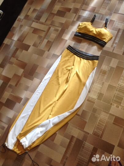 Фитнес-костюм женский