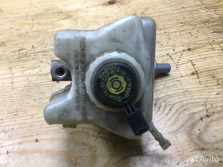 Главный тормозной цилиндр Bmw X5 E53 M54 2001