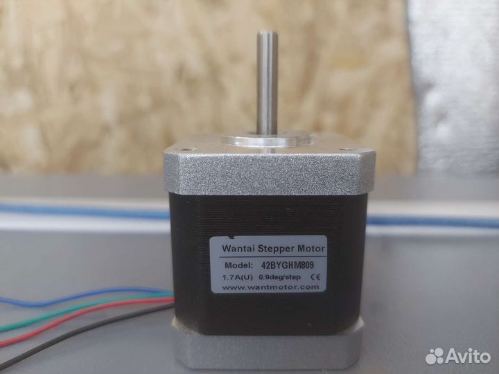 Шаговый двигатель