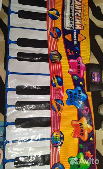 Гигантский напольный синтезатор