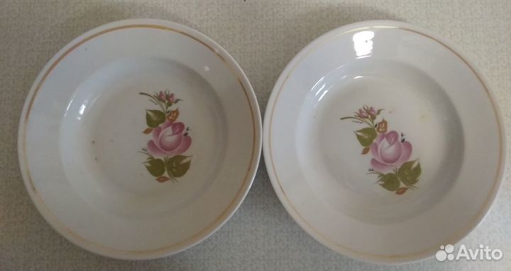 Тарелки, контейнер для яиц, маслёнка