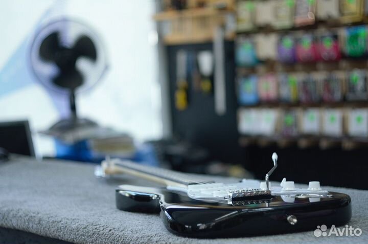 Электрогитара черная