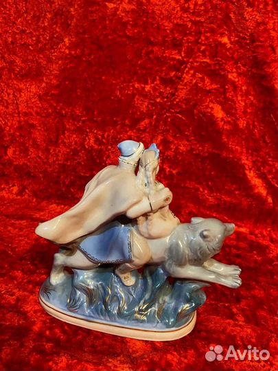 Фарфоровая статуэтка Иван Царевич и Серый Волк. Гж
