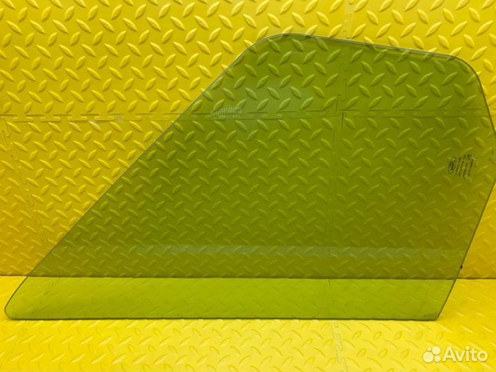 Стекло двери/форточка двери переднее левое Ford