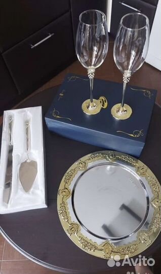 Фужеры, блюдо, приборы для торта