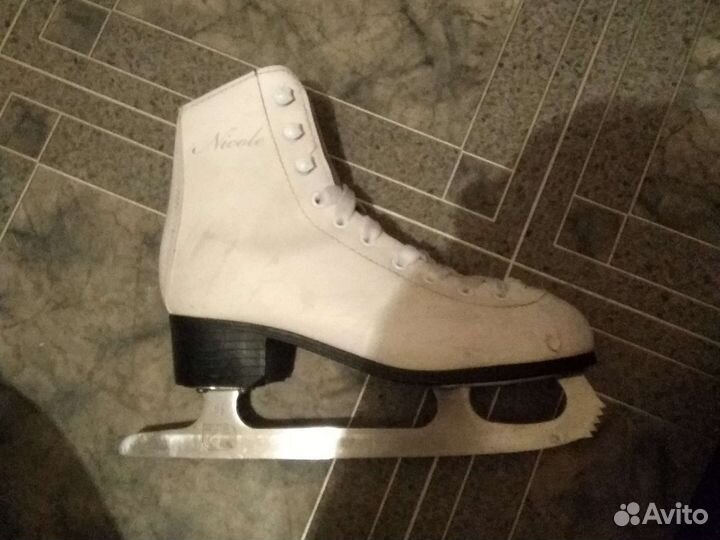 Коньки фигурные Nicole