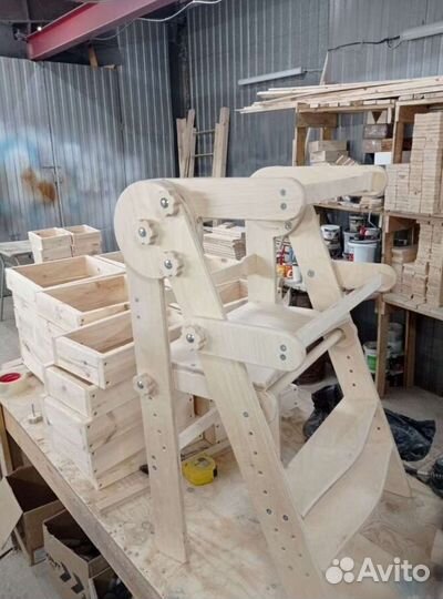 Башня маленького помощника Монтессори