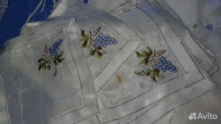 Два набора скатерти, салфетки, дорожки