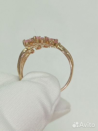 Золотое кольцо с камнем 16р